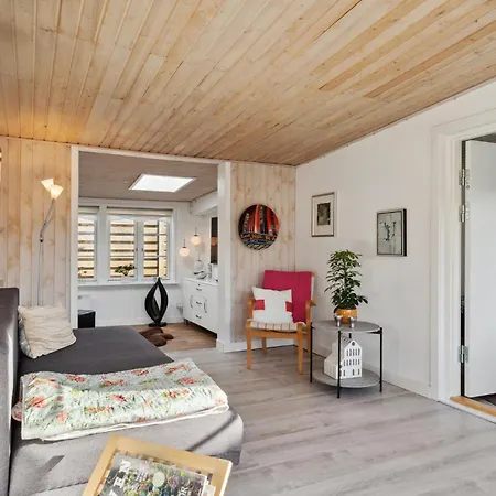 Holiday home Stunning In Bjert With House Sea View *