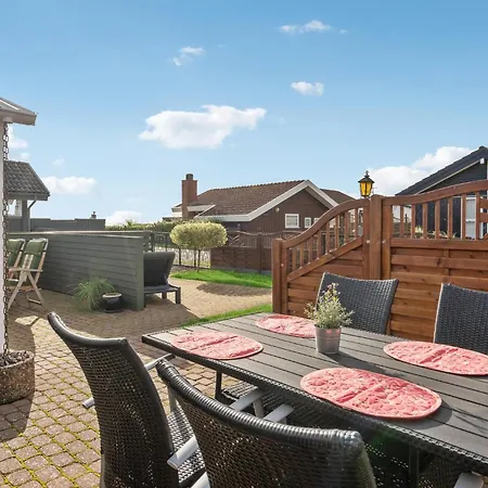 Stunning In Bjert With House Sea View Holiday home Binderup Strand